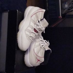 Platinum Jordan 11
